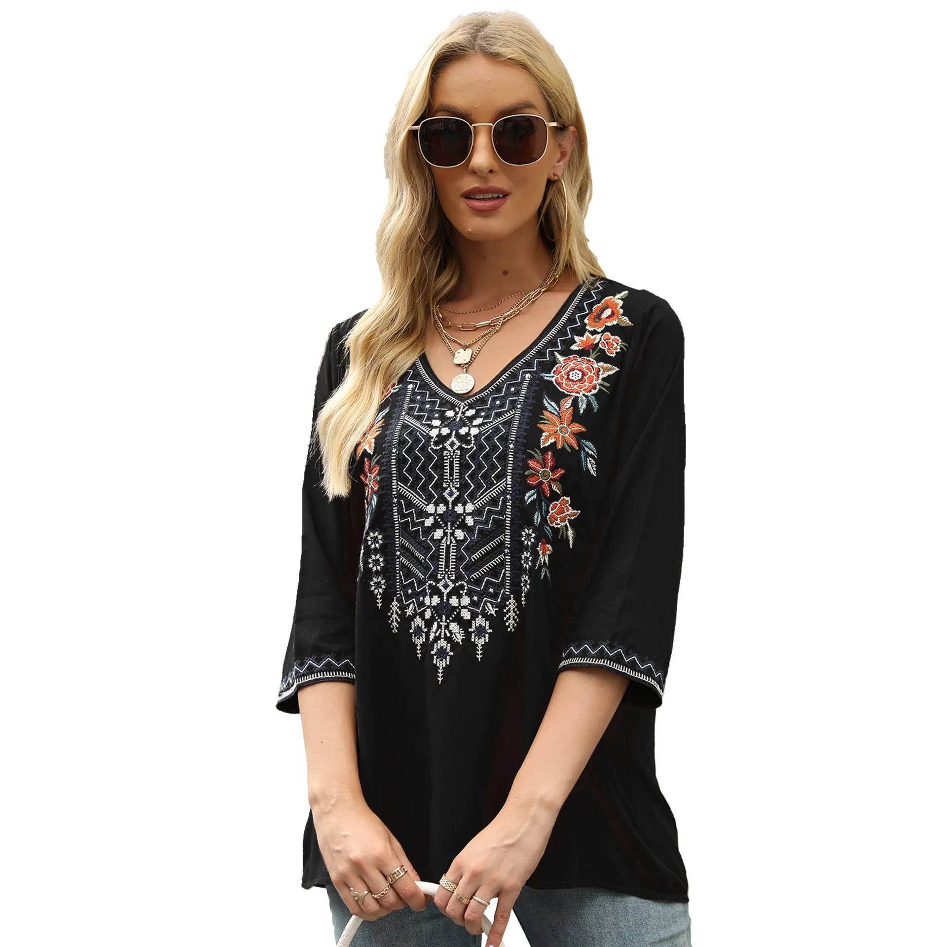 COTTON V-NECK PLUS-SIZE EMBROIDERED BLOUSE_CWTBLL0820